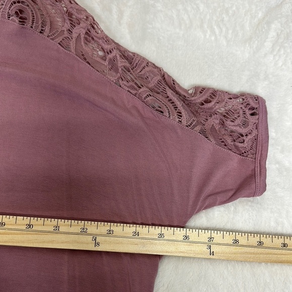 Zenana Outfitters Pink Asymmetrical Blouse with Lace - Picture 4 of 8